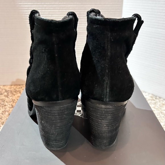 Women's Vince Camuto Black VP Split Suede Ankle Boot with Box Size 7M/37 - Picture 5 of 12